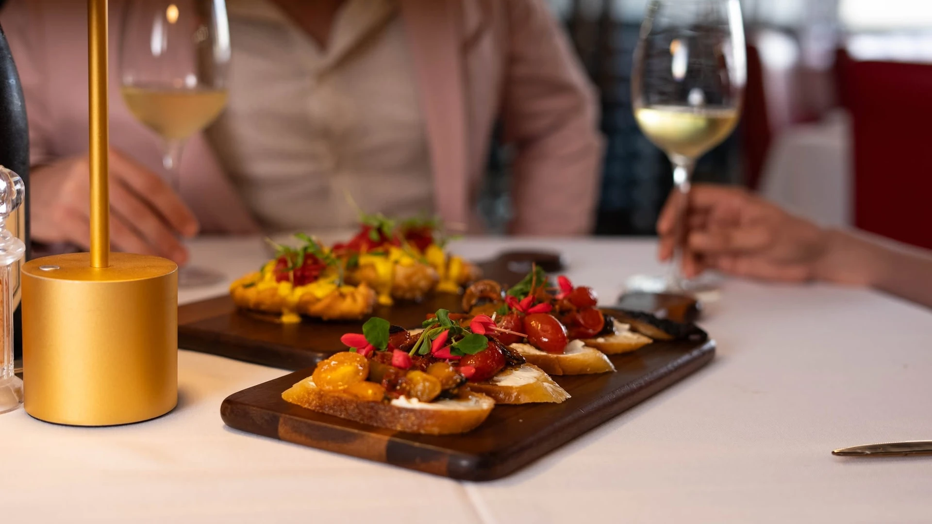 Oak and Ember Steakhouse dining