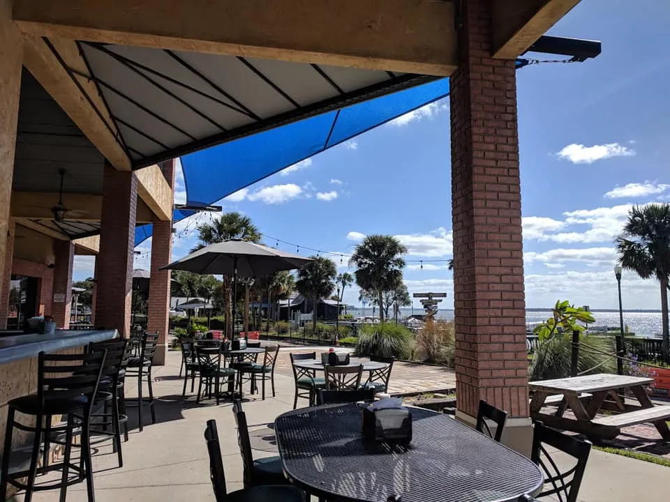 Outside dining at Puddle Jumpers