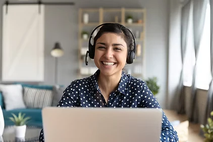 Support agent helping a customer on a call