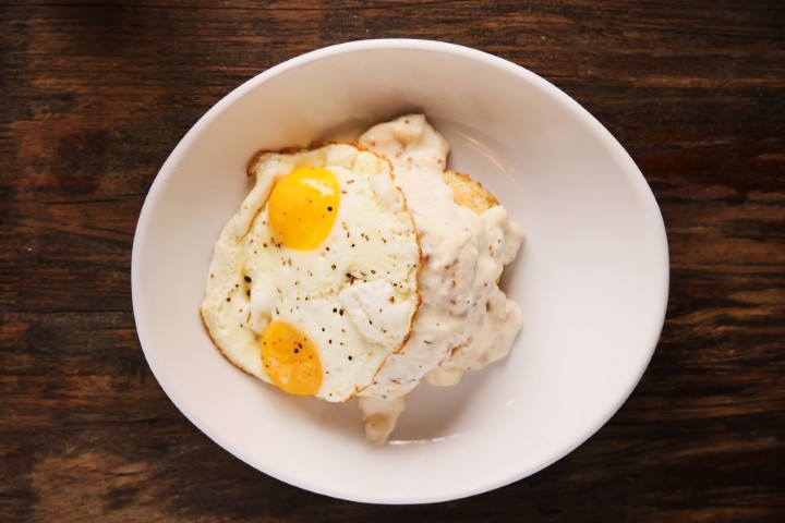 Benny's Biscuits, Egg & Gravy