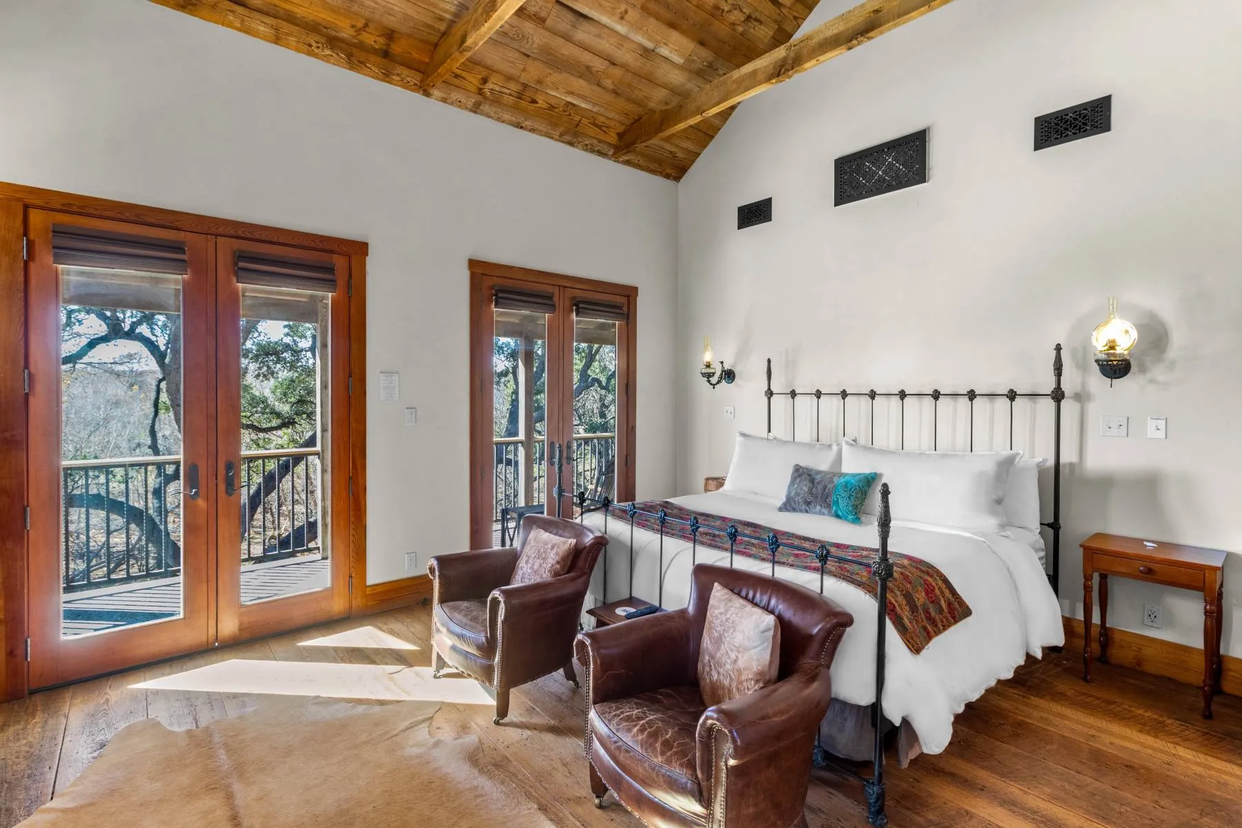 the Carl Cottage bedroom