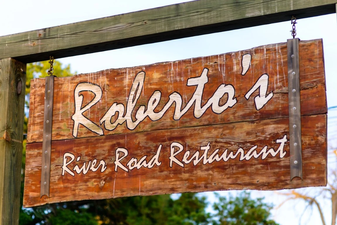 Restaurant signage of Roberto's