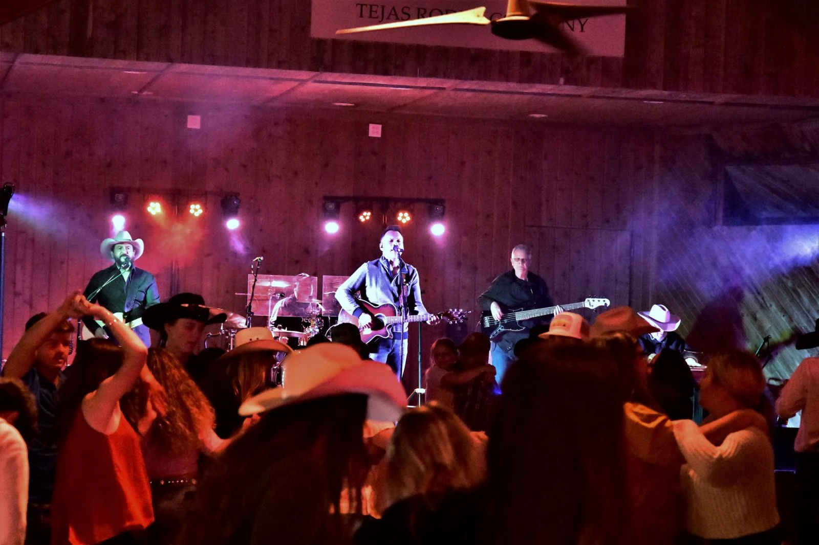 live music at tejas rodeo