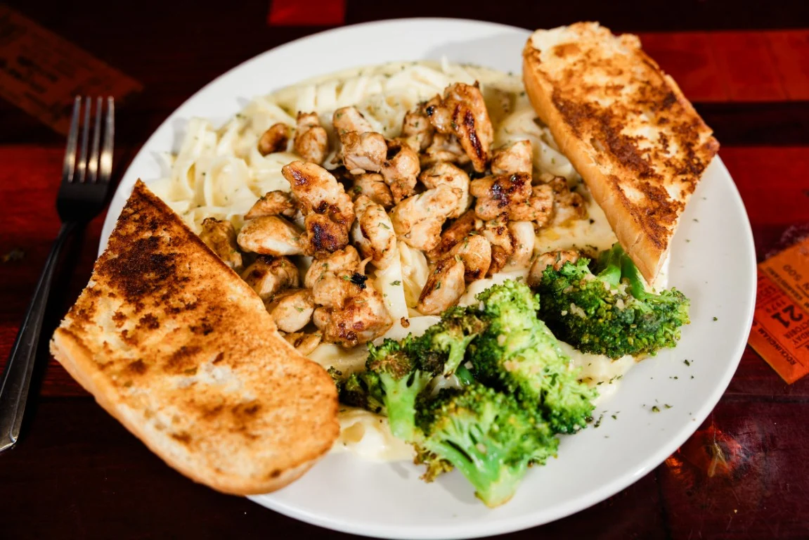 chicken alfredo broccoli