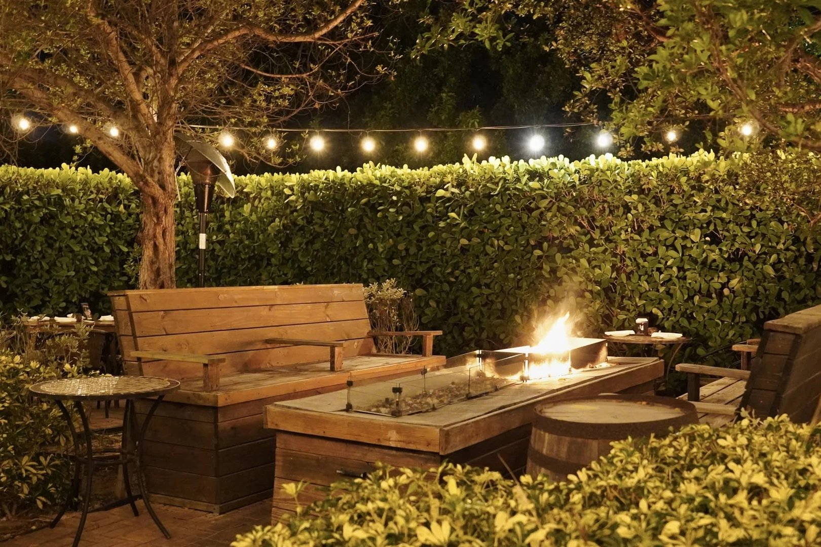 Garden patio with fire pit