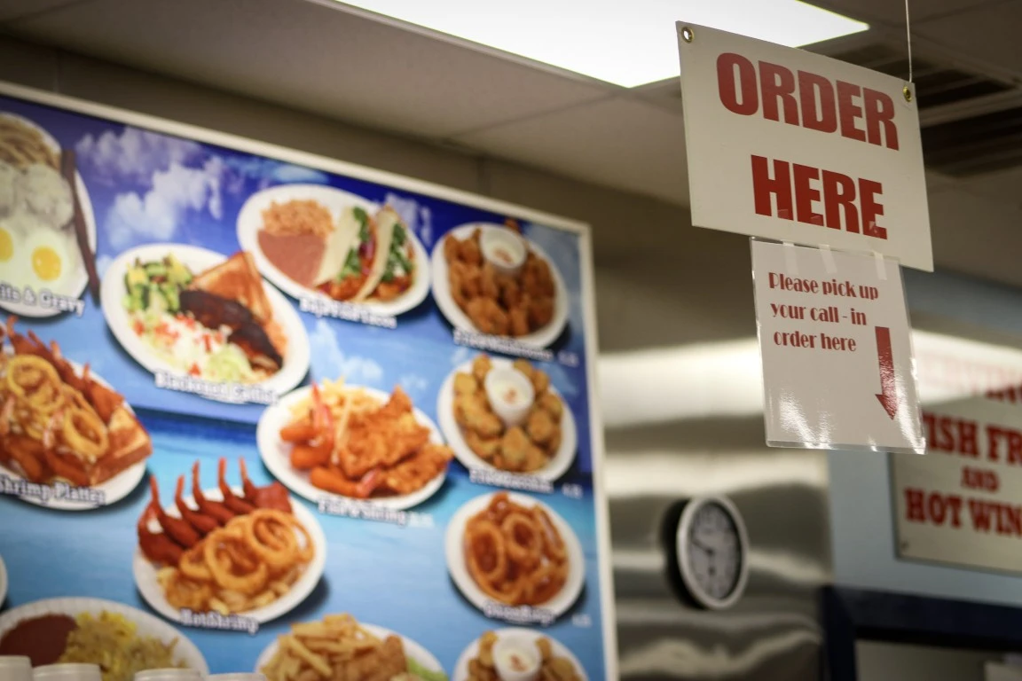 Order here sign at Tio Dan Cafe