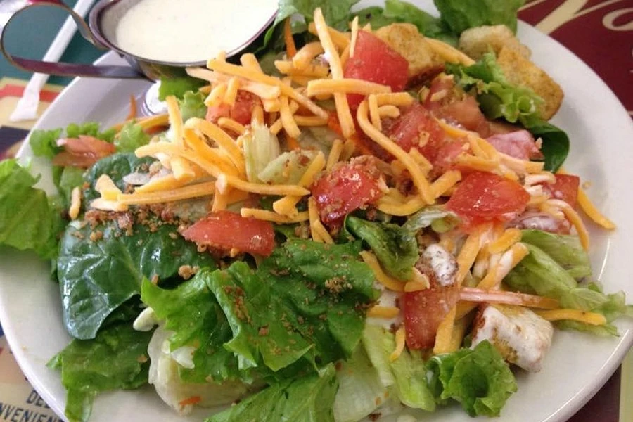 Fresh garden salad with cheddar, tomato and croutons